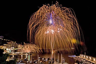 das Feuerwerk am  Hafen