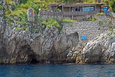 vor der Blauen Grotte