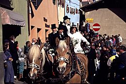 der Egetmann mit Braut und Gefolge