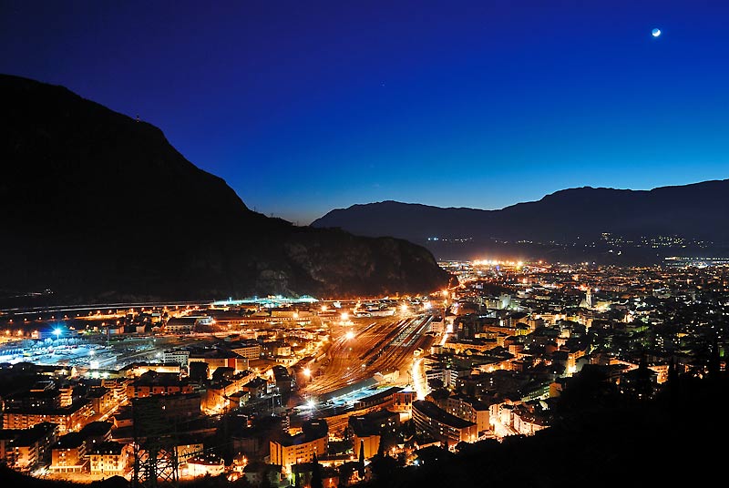 Bozen bei Nacht