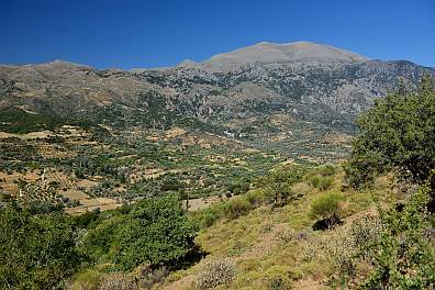 Berglandschaft im Amari-Becken