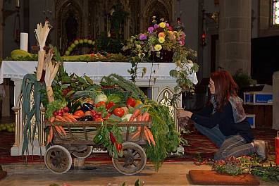 Vorbereitung Erntedank in St. Pauls