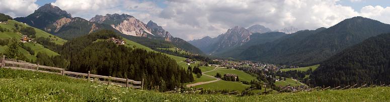 Blick auf St. Vigil in Enneberg