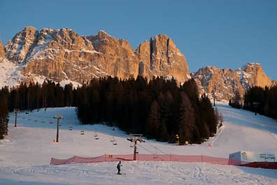 das Schigebiet des Rosengartens im Abendrot