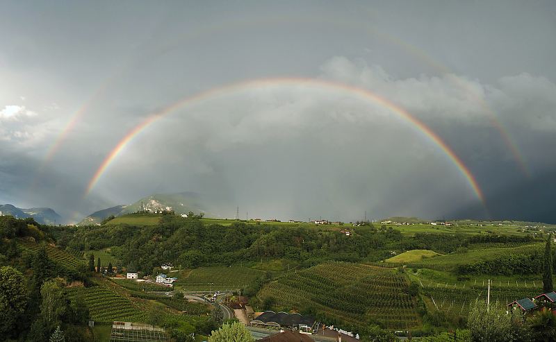 Doppelter Regenbogen ber Girlan