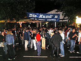 dichtes Gedrnge bei den Xund`n