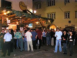 beim Tennisclub nachts um halb 12