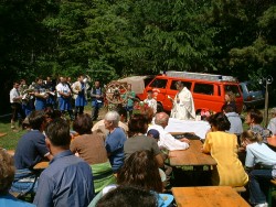 Pfarrer Leimer zelebriert den Gottesdienst