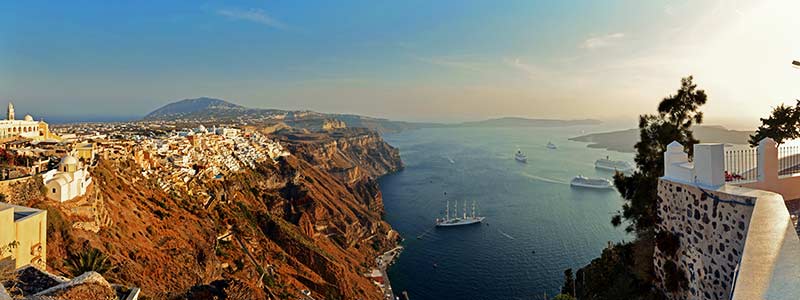 Fira und die Caldera im Abendlicht