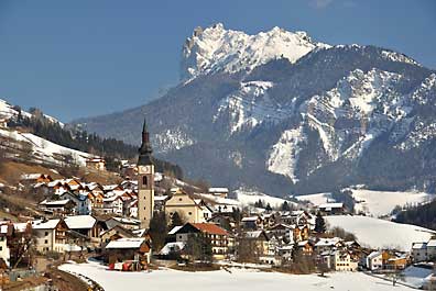 St. Peter mit Weilahngrat im Hintergrund