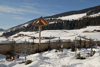 winterlicher Friedhof