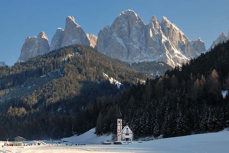 das St. Johann in Ranui mit der Geislergruppe