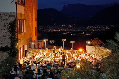 Musikkapelle mit Bozen und Schlern