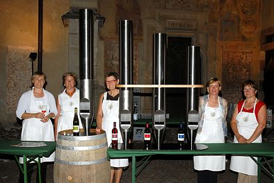 die Buerinnen mit den Weinpfeifen